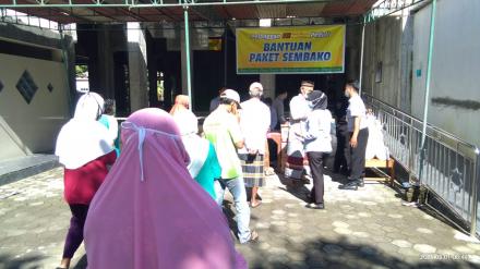 Bantuan Paket Sembako di Padukuhan Diro