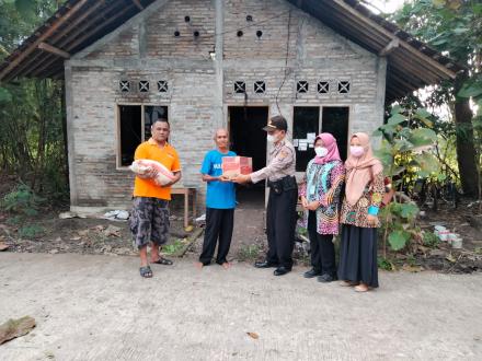 Kunjungan Ibu Panewu Kapanewon Sewon Di Rumah Bapak Syawal Korban Kebakaran Rumah