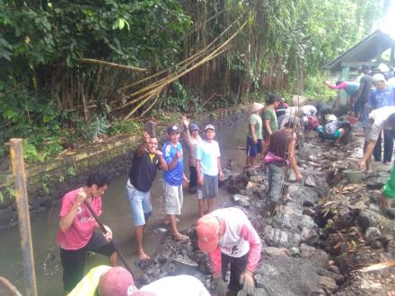 Kerja Bakti Warga Lintas Kalurahan di Makam Jati Temanten