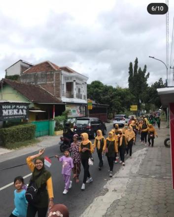 Puncak Acara Memeriahkan HUT RI ke-77 di RT 32 Gelar Jalan Sehat dan Malam Pentas Seni