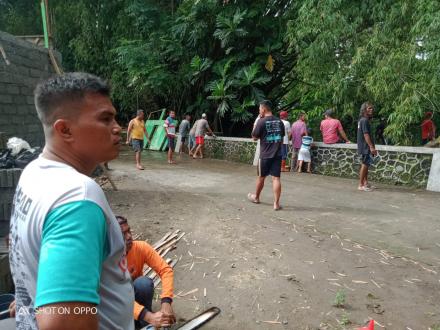 Warga Ngaglik dan FPRB SIAGA Pendowoharjo Bersihkan Rumpun Bambu yang Roboh di Sungai Winongo