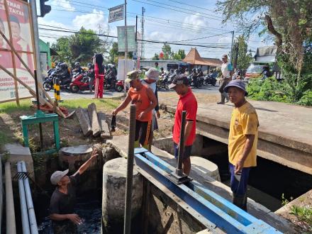 Gerakan Bersih Kali Oleh P3A Tani Mulyo