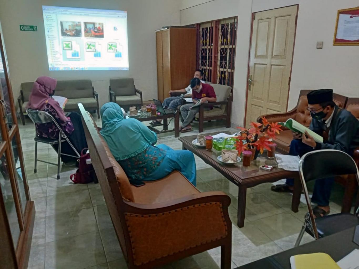 Rapat Koordinasi Penyusunan Perlur Perubahan Penjabaran APBKal 2021 ...